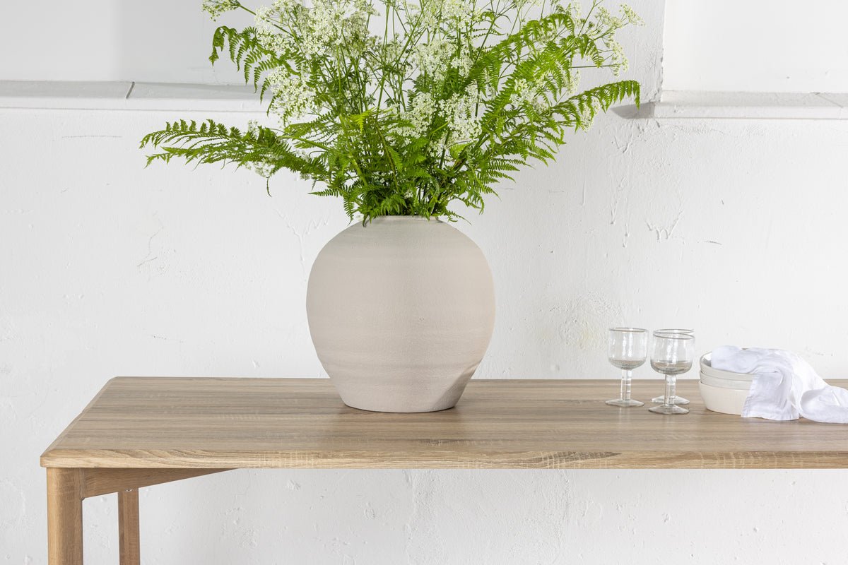 Dining table Ahi - in rustic charm with elegant look