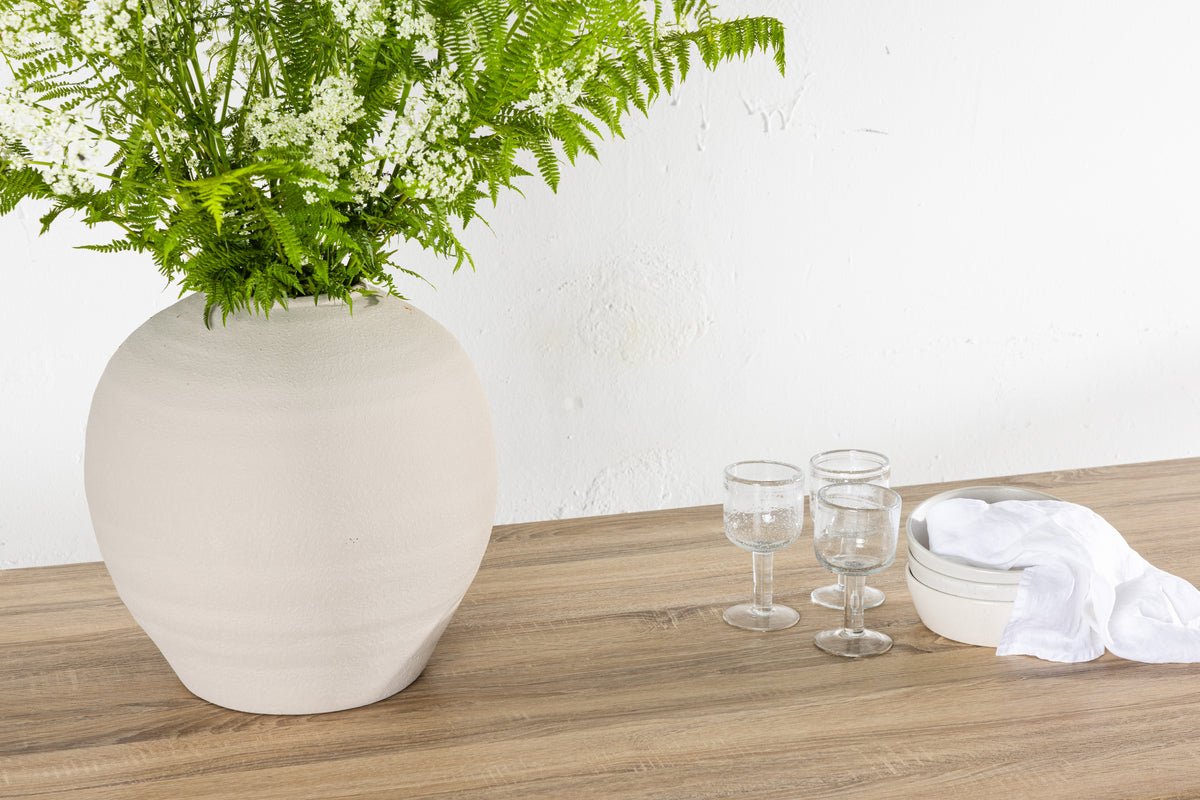 Dining table Ahi - in rustic charm with elegant look