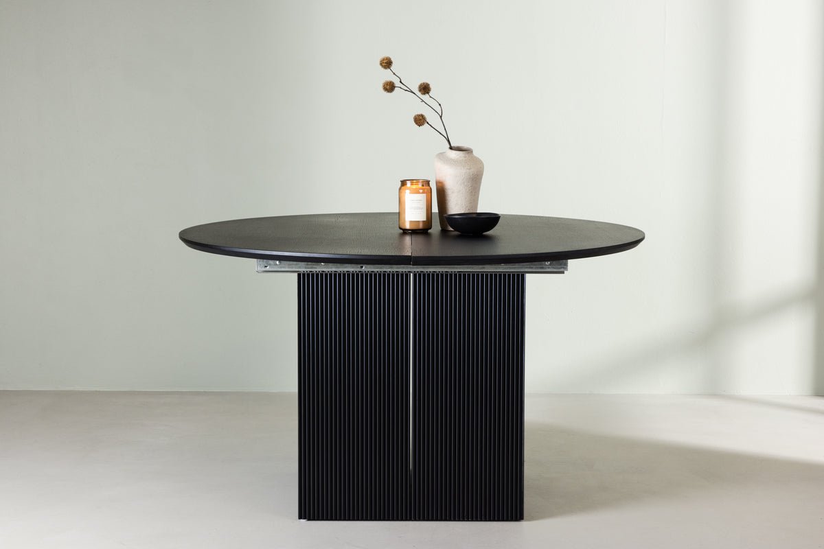Dining Table Te Kaha - in elegant, timeless design