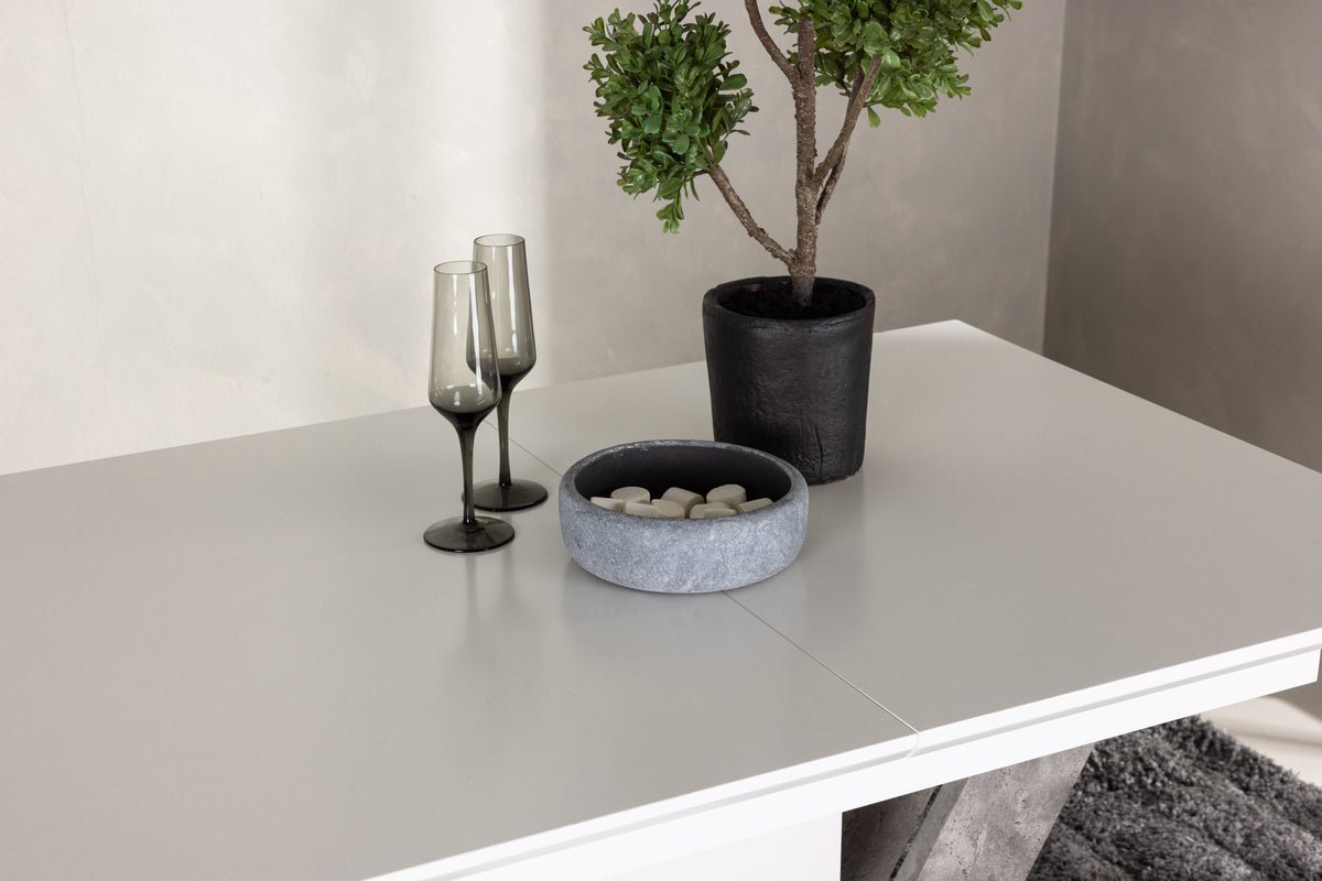 Dining table Sihana - in noble and striking design