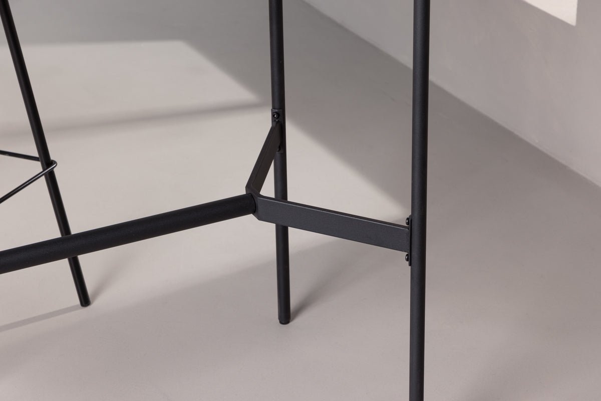 Dining table Maiko - with clean lines and black finish