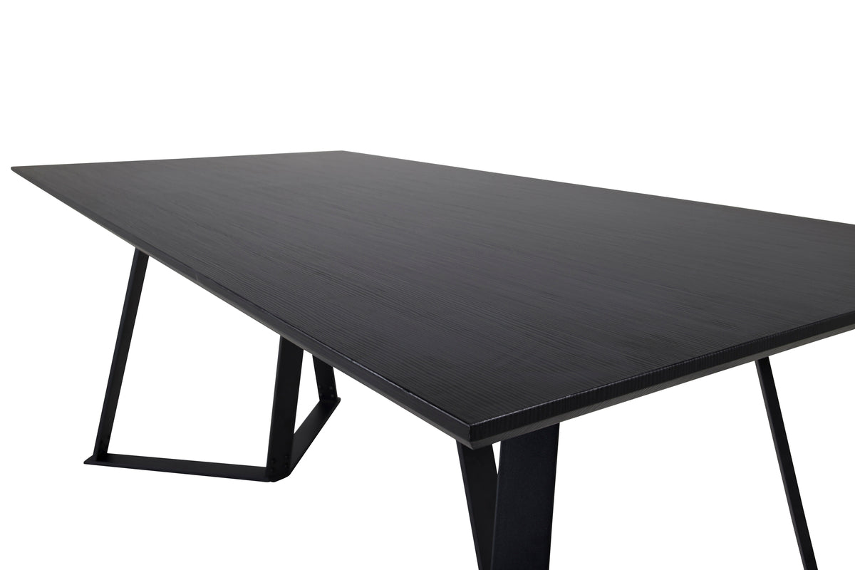 Table à manger Waka - les pieds en métal décoratifs apportent une touche élégante