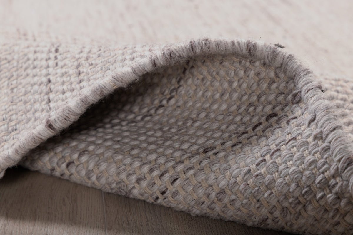 Rug Zay – handwoven in Beige from polyester & cotton