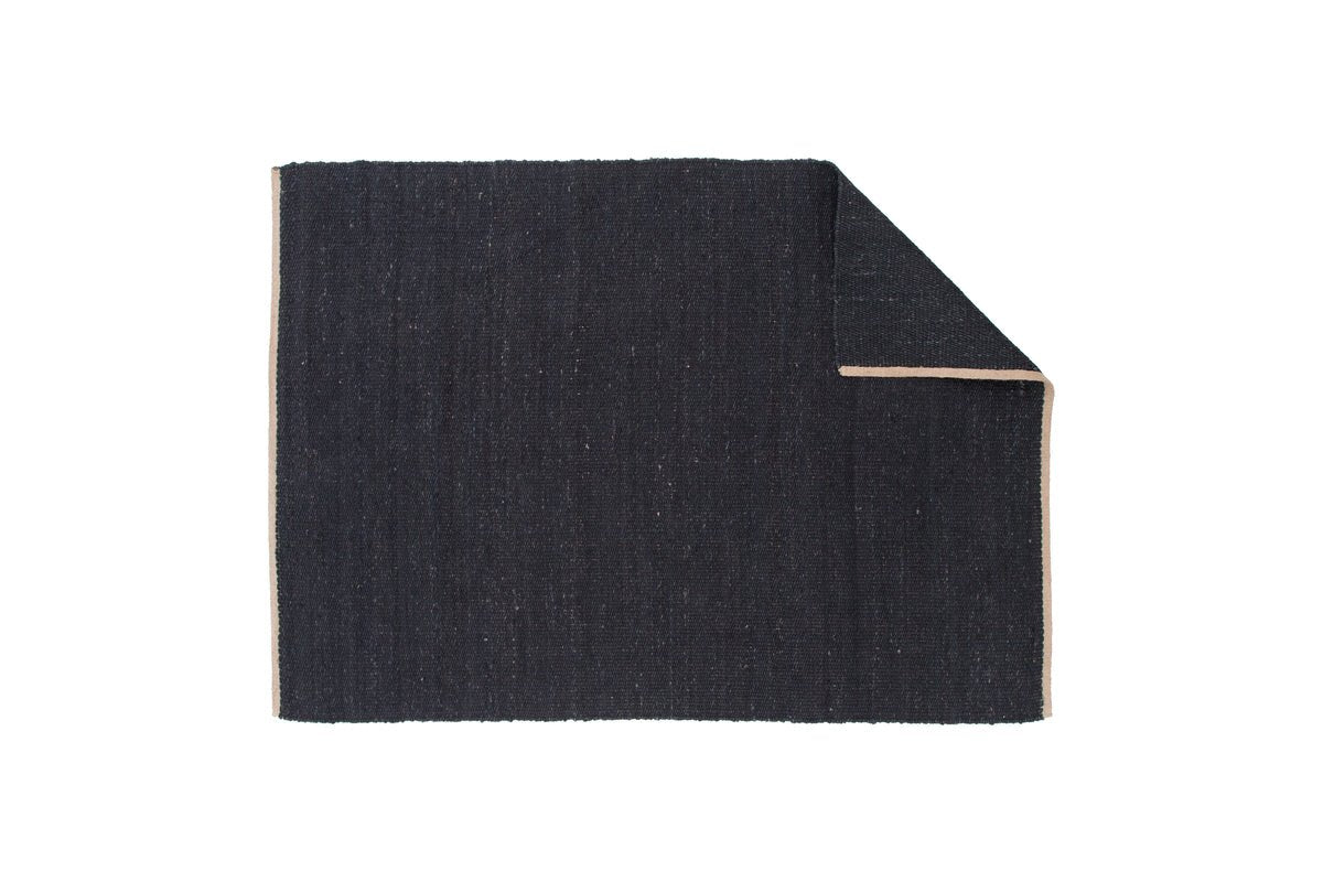 Carpet Malik – handwoven in Black from jute