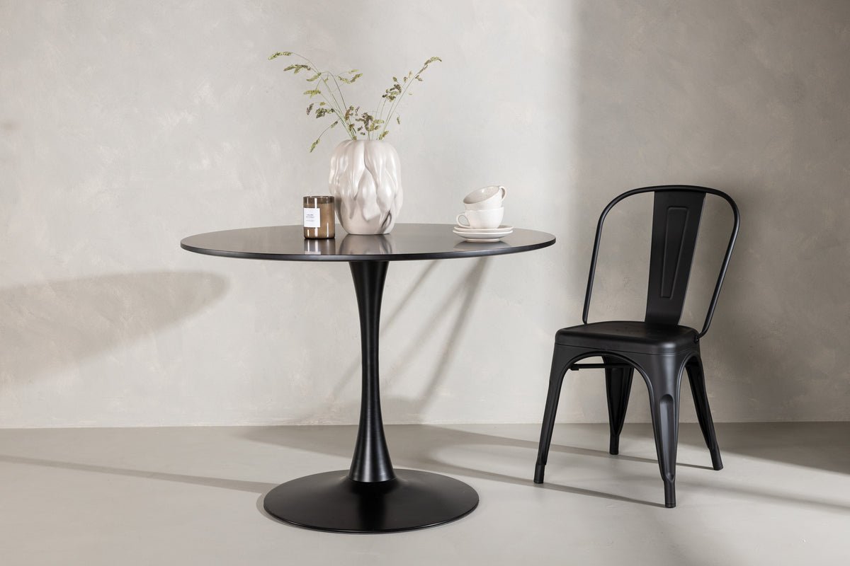 Dining table Avelani - a dining table that combines style and durability