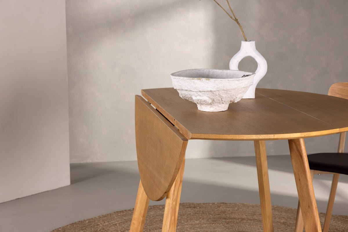 Dining table Manaia - the perfect table for small spaces with great style
