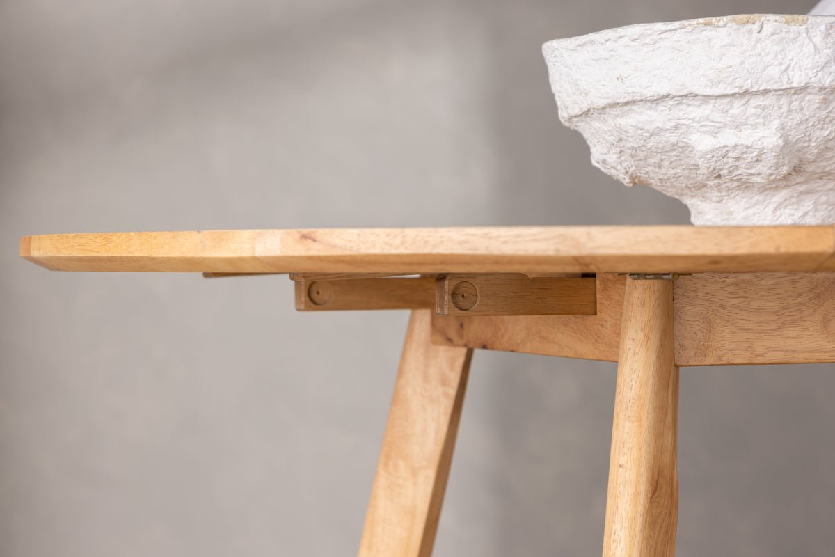 Dining table Manaia - the perfect table for small spaces with great style