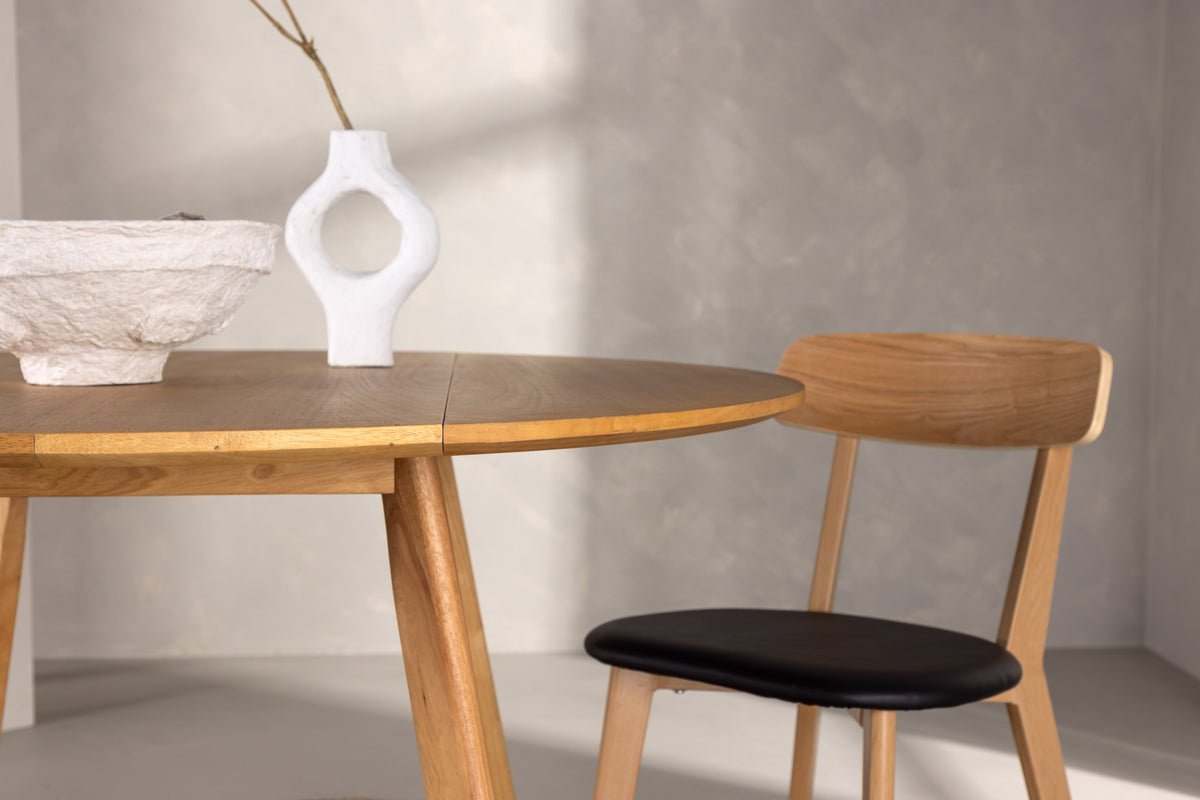 Dining table Manaia - the perfect table for small spaces with great style