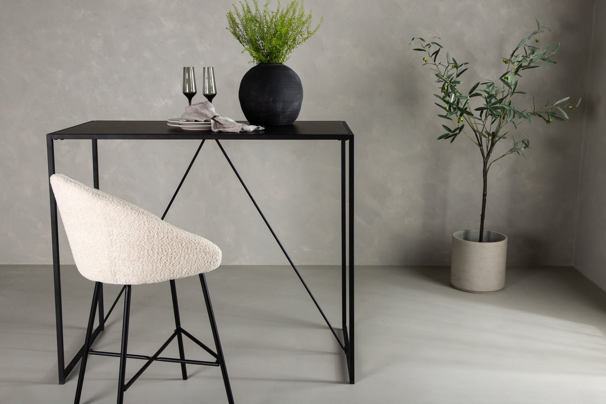 Dining table Oliana - in minimalist, Scandinavian design