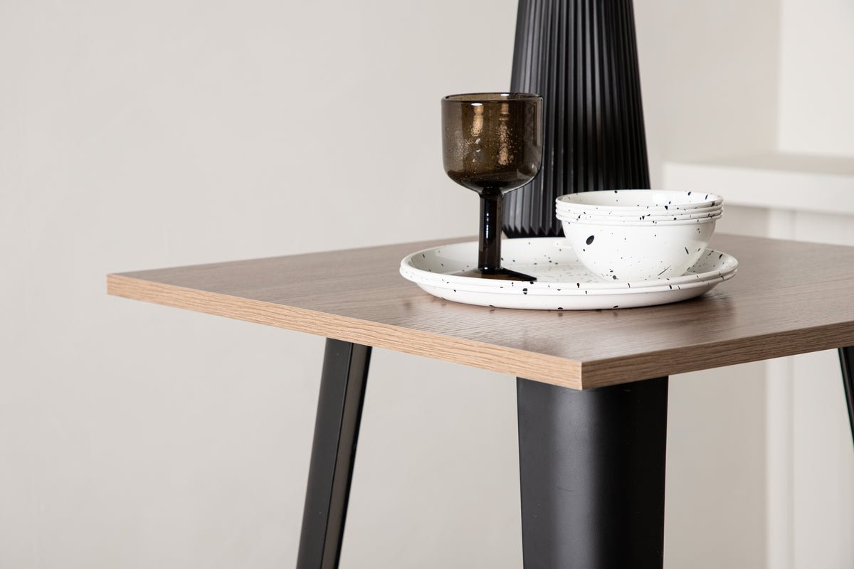 Table à manger Keona - en forme compacte et avec une allure élégante