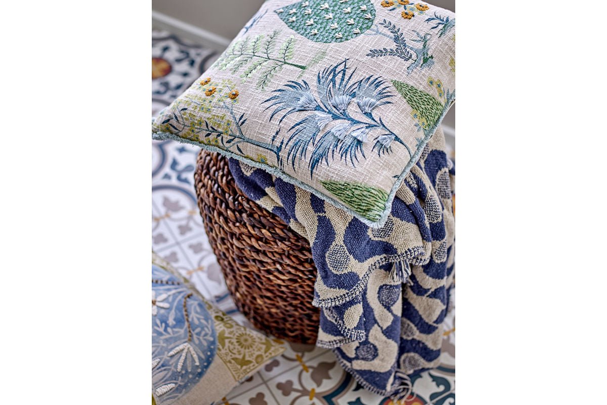 Valea Throw Blanket - Blue, made from recycled cotton