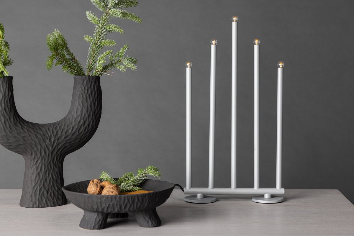 Chrëschtdekoratiounskandelaber Schneefall - 5 Kerzen a Sëlwer oder Schwaarz