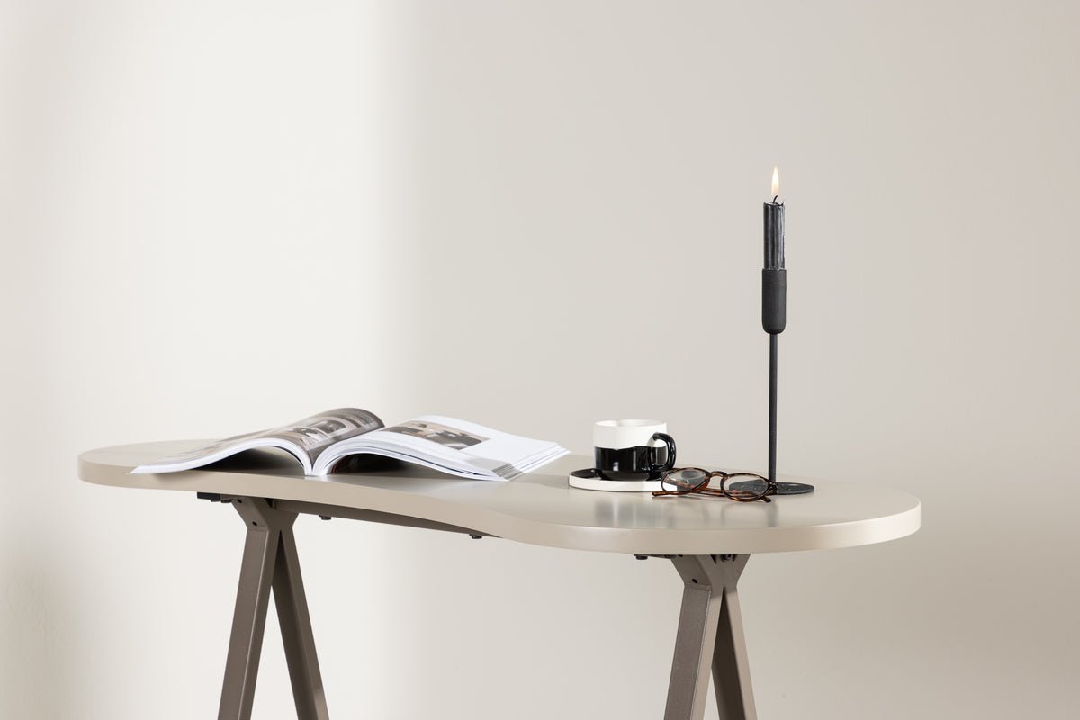 Desk Senara - with gently rounded edges in natural elegance