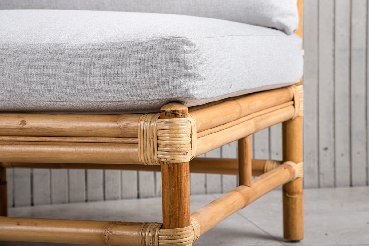 Garden Lounge Chair Rob – Handwoven Design with Light Gray Cushions