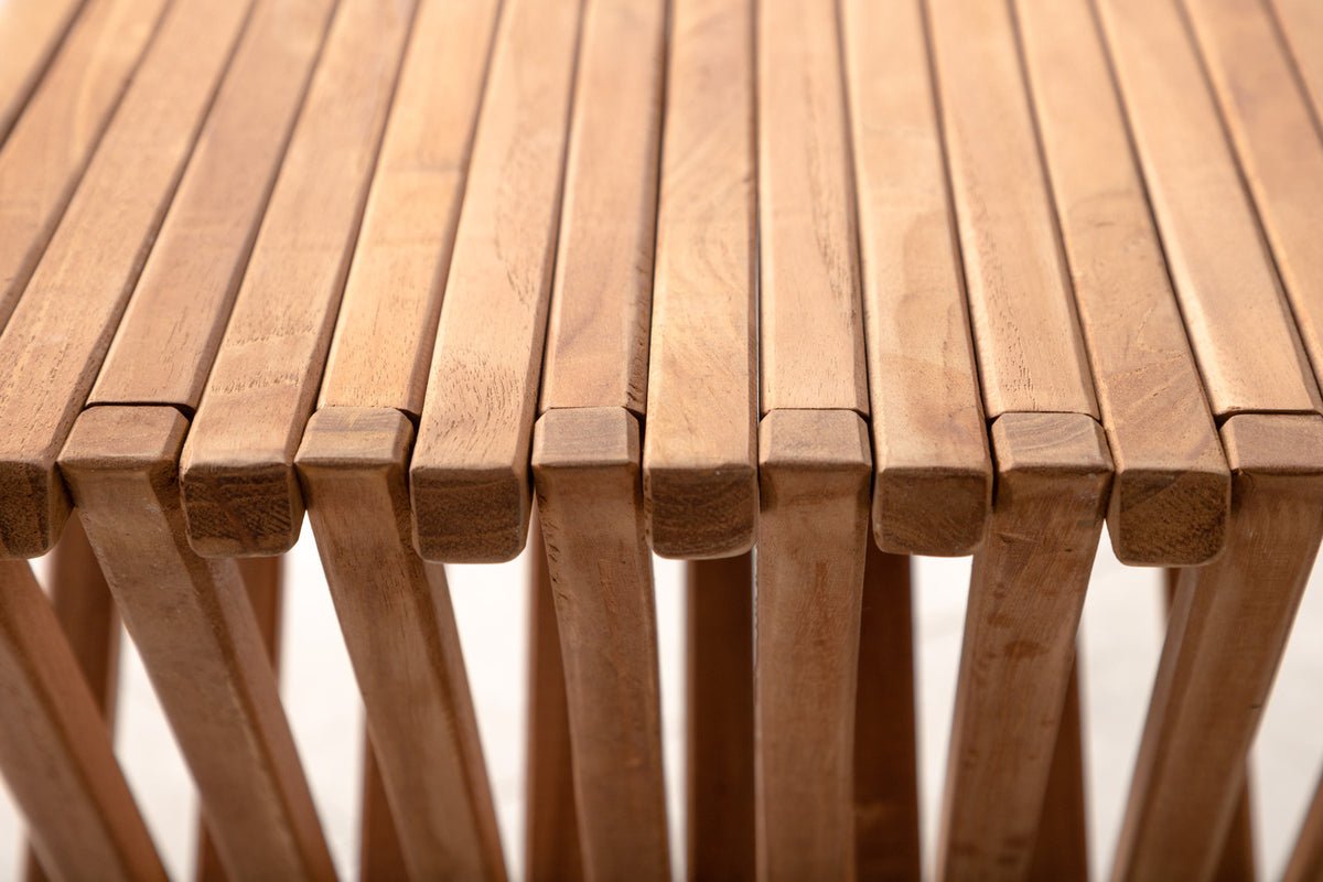 Table de jardin Zuki - une table d'appoint pliante en bois de teck
