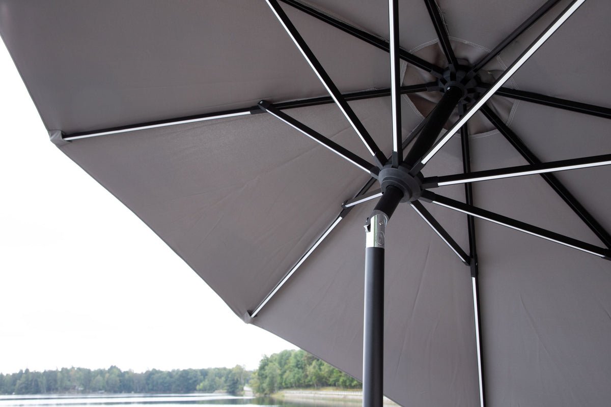 Parasol Lightning – Ø270 cm en Noir ou Gris au choix
