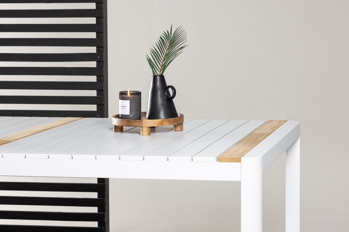 Table de jardin Nuru - Teck et aluminium pour stabilité et durabilité