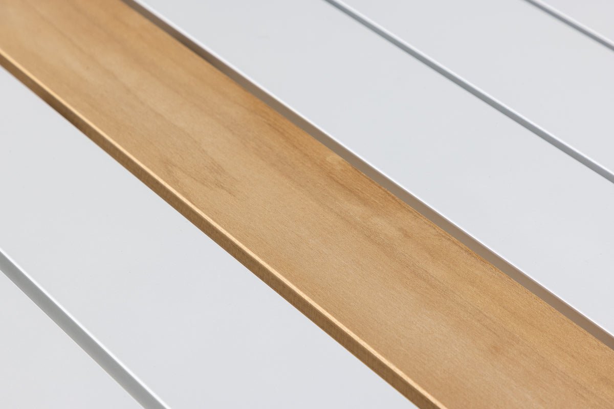 Table de jardin Nuru - Teck et aluminium pour stabilité et durabilité