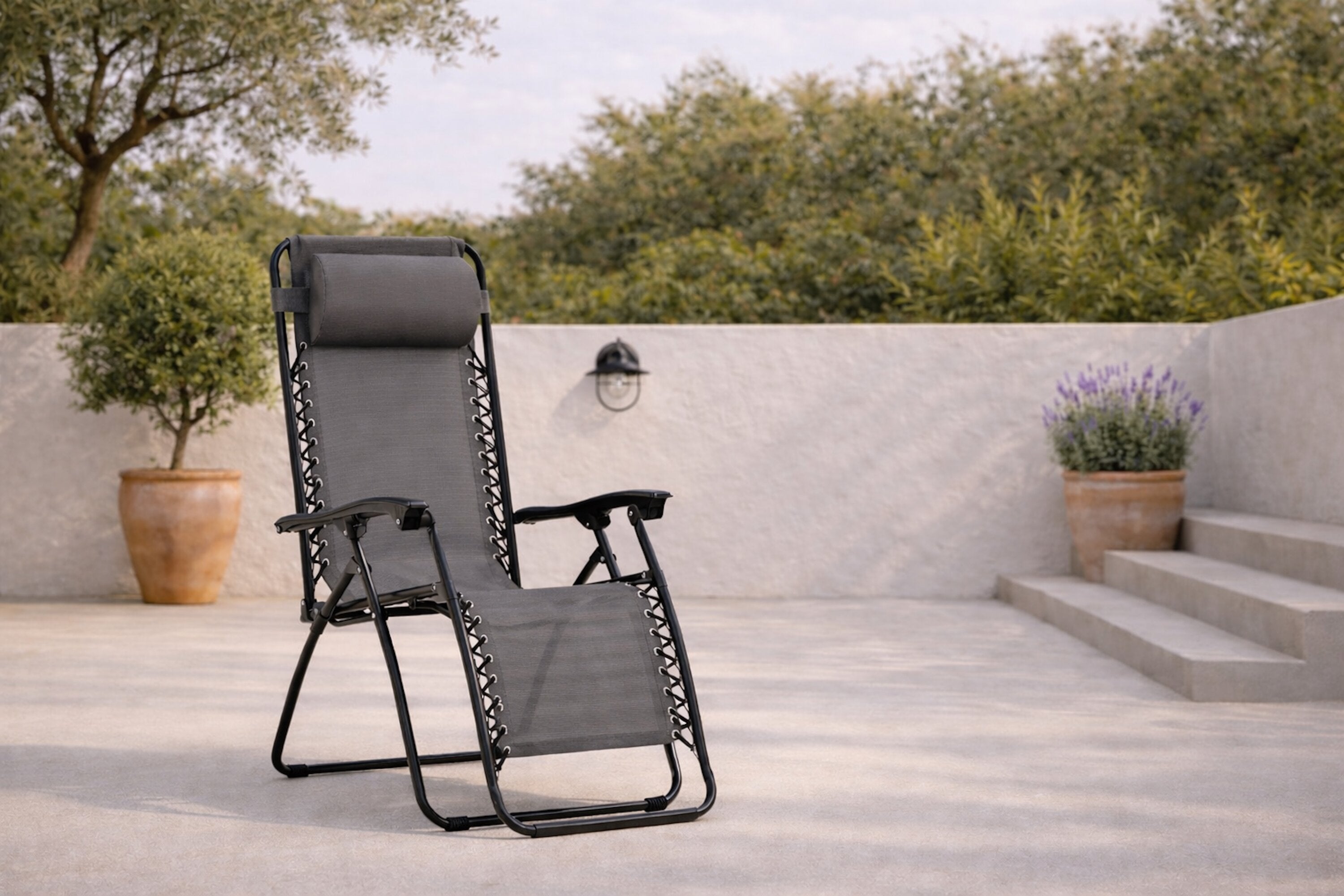 Sun lounger Trainline - optionally in Gray or Black with folding function