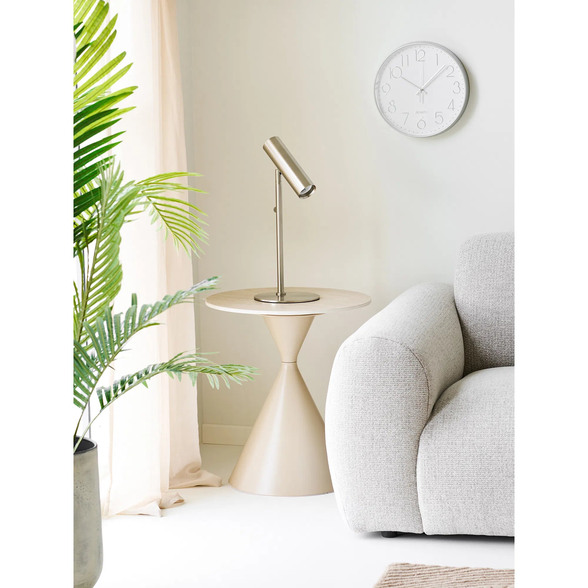 Side Table Orlivia – made of Ceramic and Steel