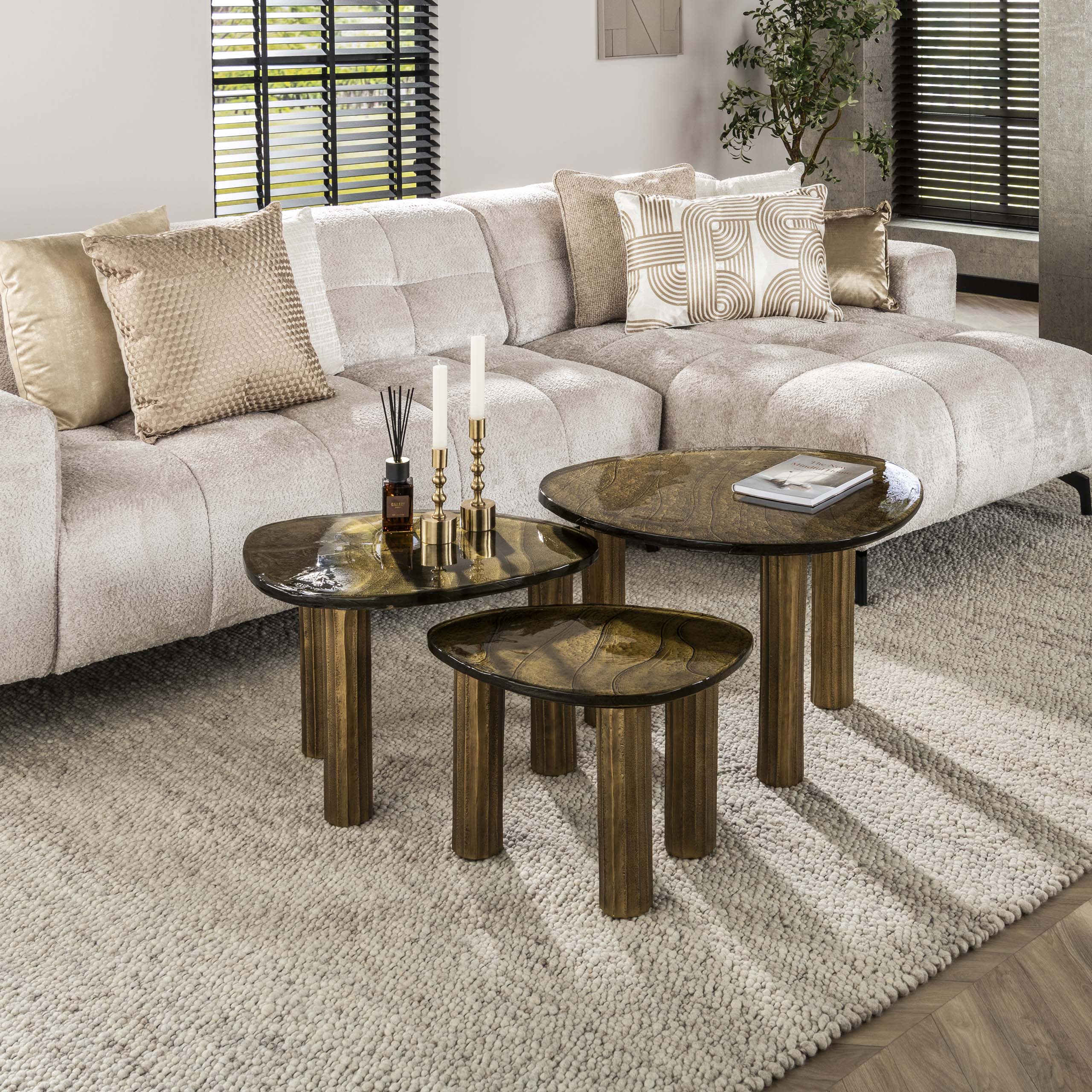 Couchtisch Elysium - Gréisst S an Antikkupfer oder Antikgold mat Gossglas