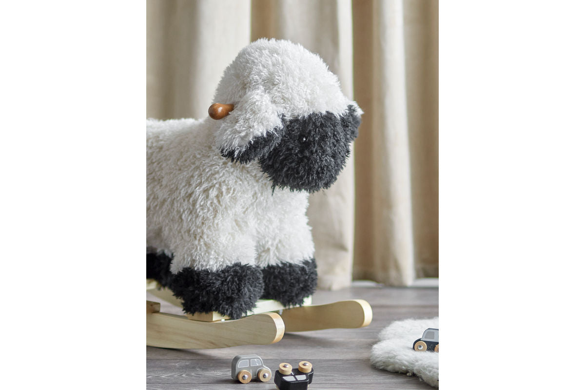 Jouet à bascule Molly – doux mouton à bascule en bois et tissu pour enfants