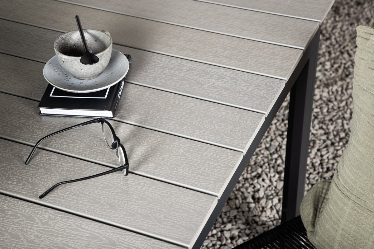 Garden table Kairen - perfect for sociable gatherings outdoors