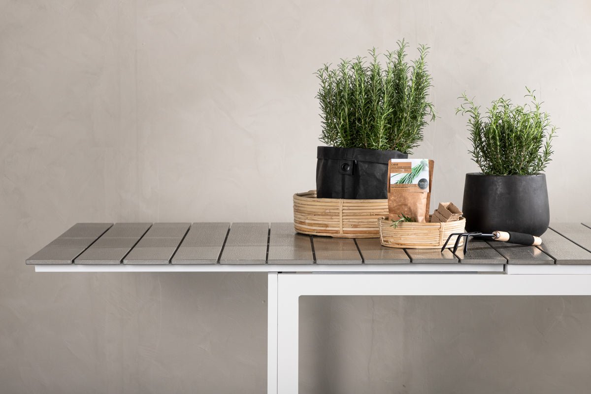 Garden table Kairen - perfect for sociable gatherings outdoors