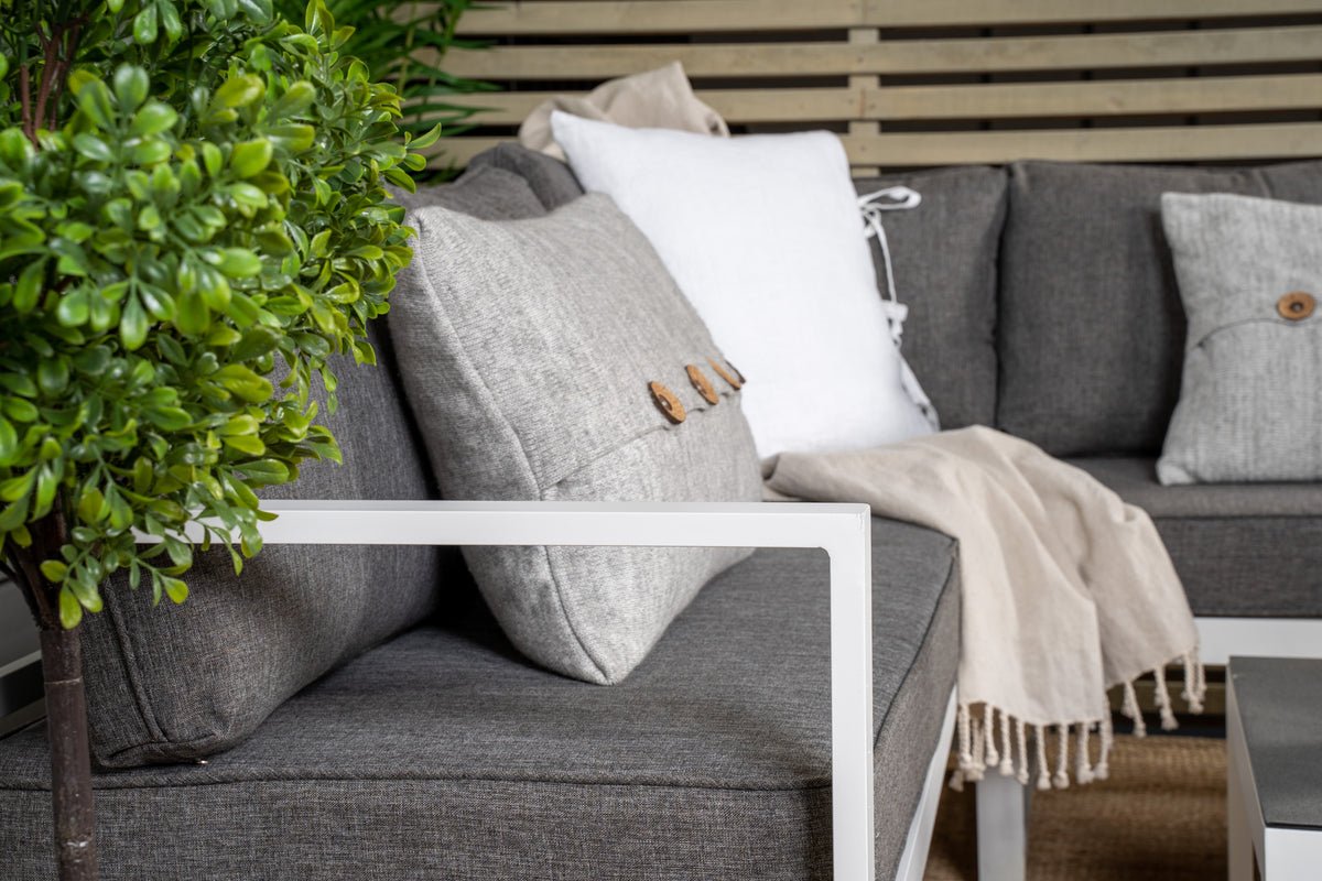 Ensemble lounge de jardin Tamara – en Gris avec plateau en verre pour terrasse et balcon