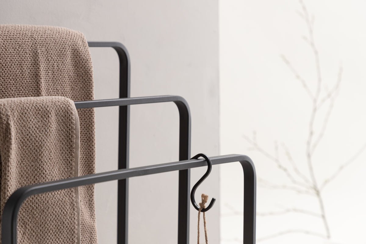 Garderobe Neyor – Design à trois niveaux en Noir