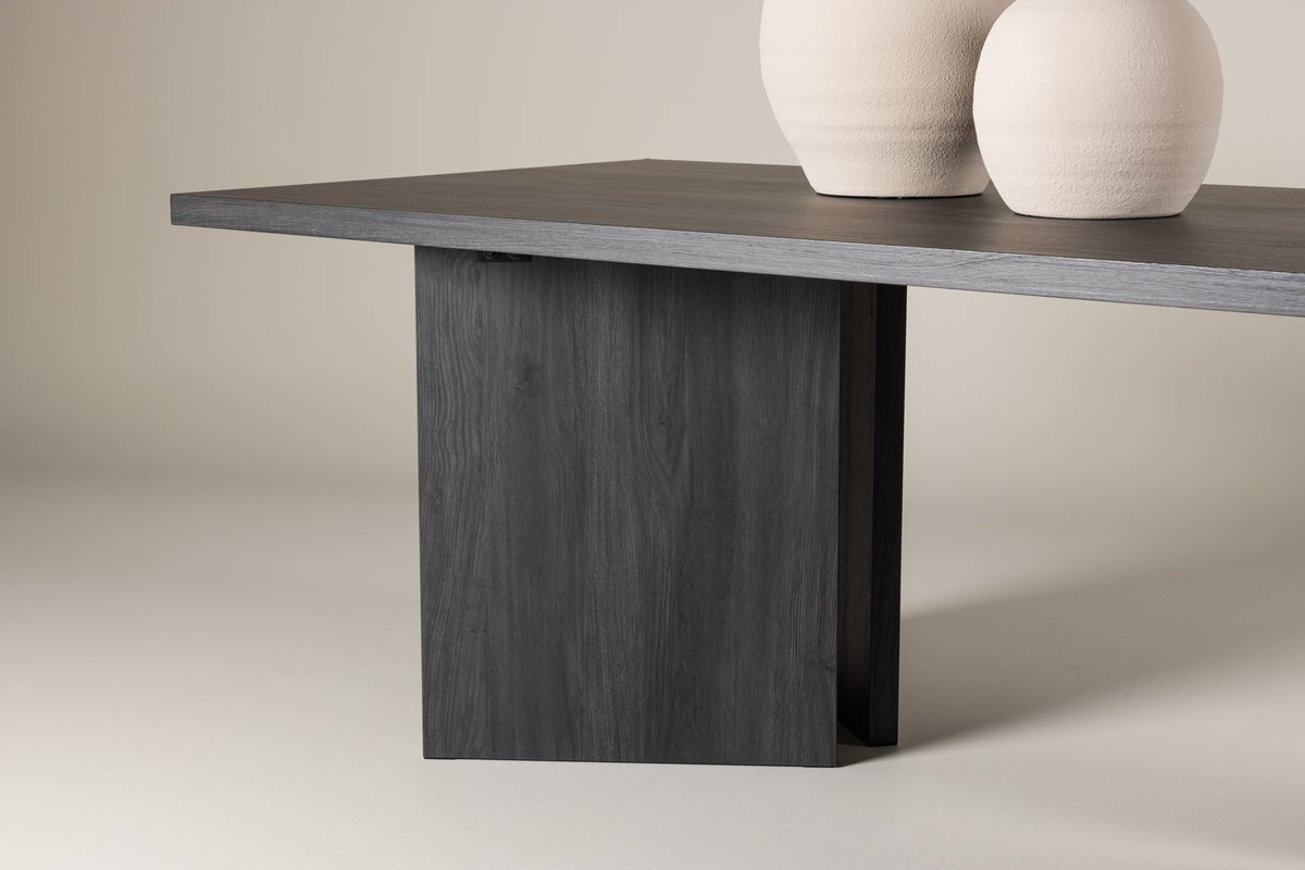 Dining table Tasman - offers plenty of space for shared meals