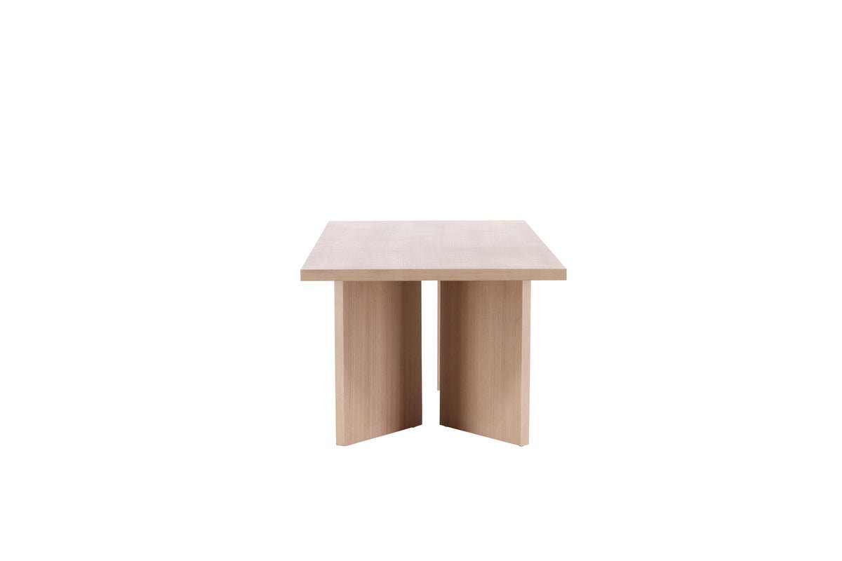 Dining table Tasman - offers plenty of space for shared meals