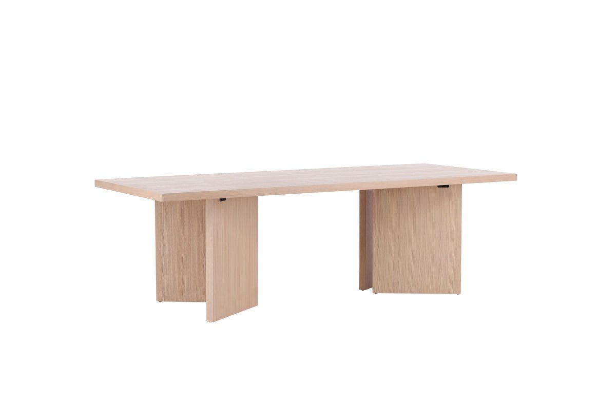 Dining table Tasman - offers plenty of space for shared meals