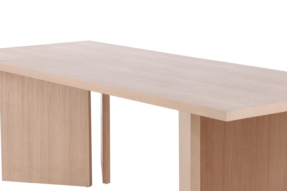 Dining table Tasman - offers plenty of space for shared meals