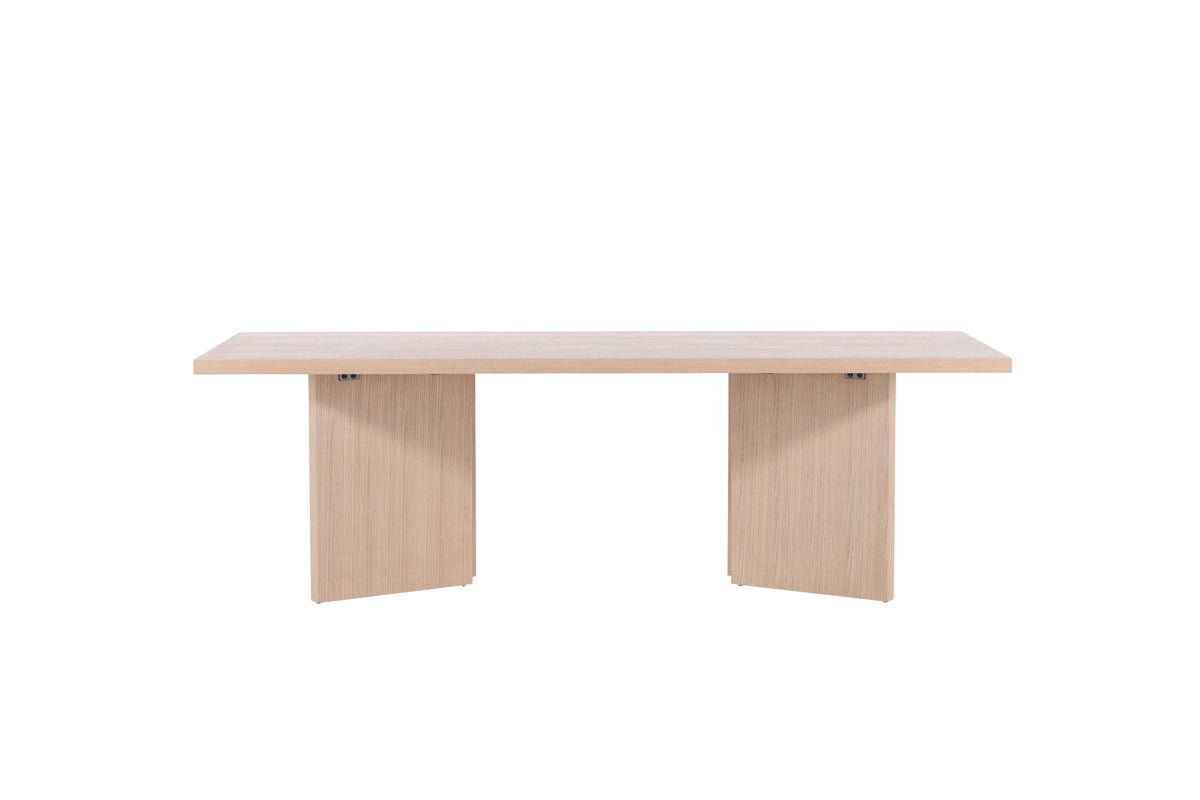 Dining table Tasman - offers plenty of space for shared meals