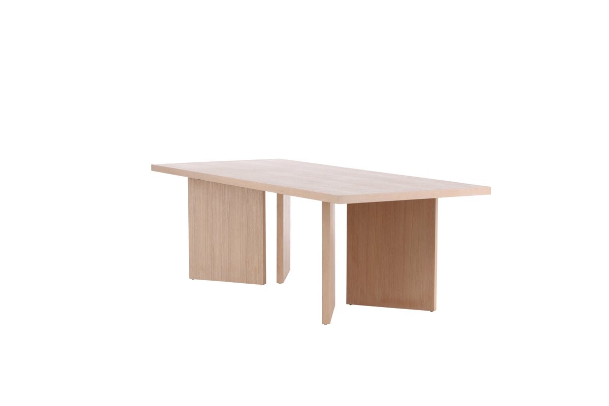 Dining table Tasman - offers plenty of space for shared meals