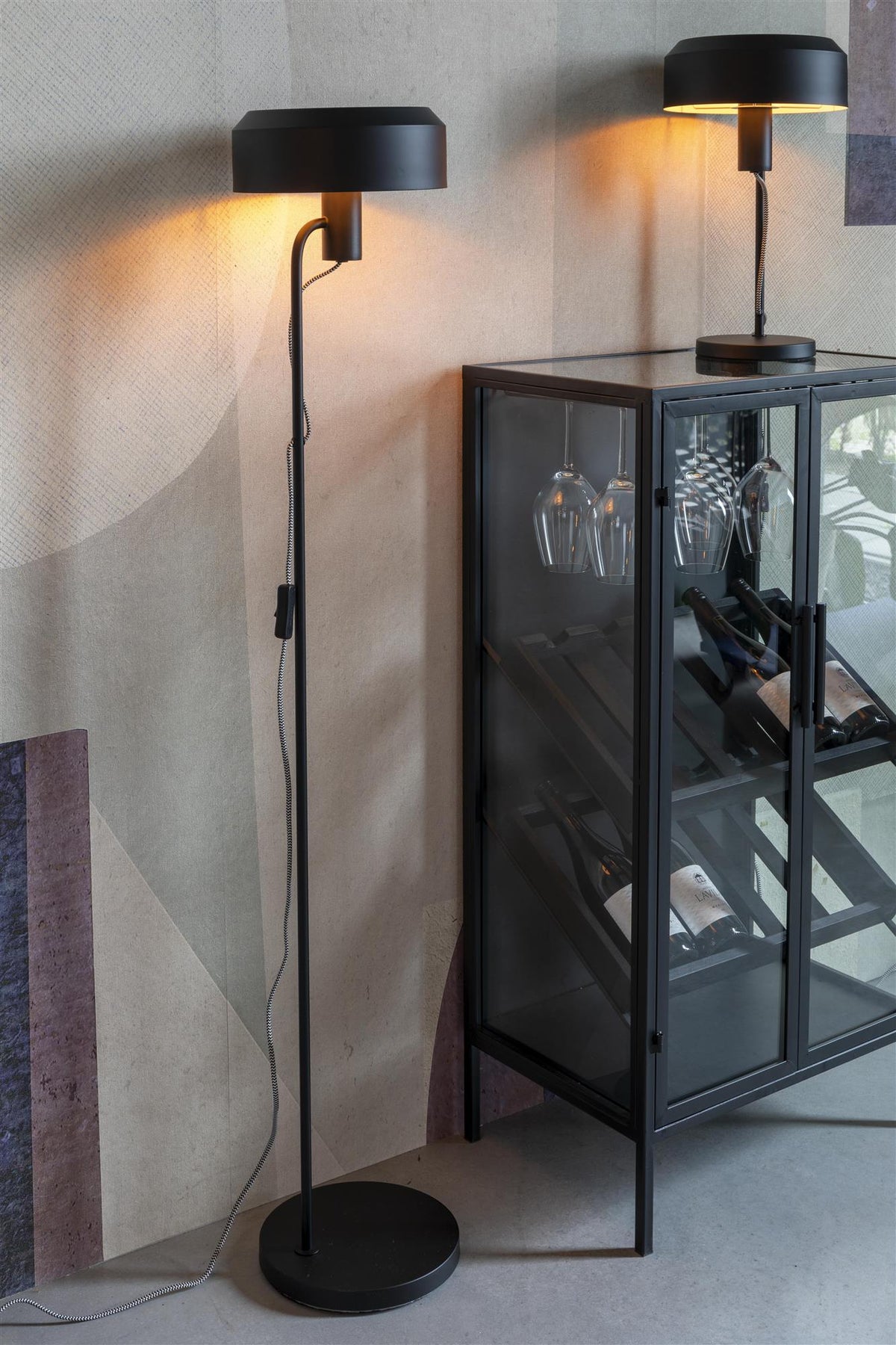Landon floor lamp – made of iron in Black