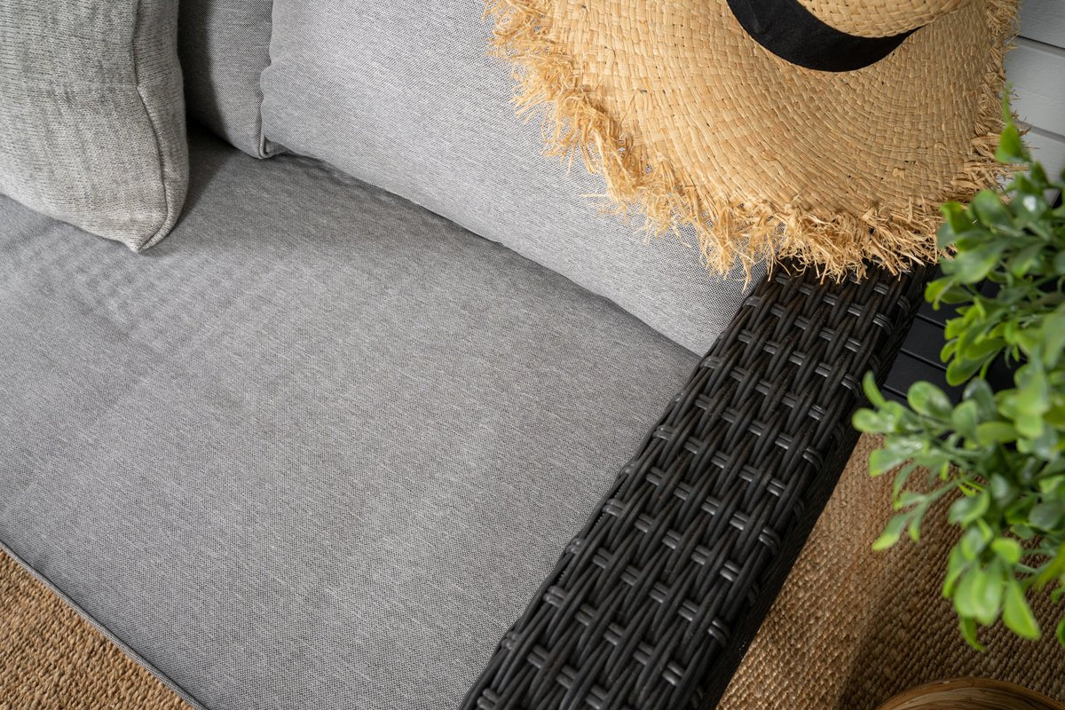 Ensemble lounge de jardin Liventia – en deux couleurs en bois noble et rotin synthétique