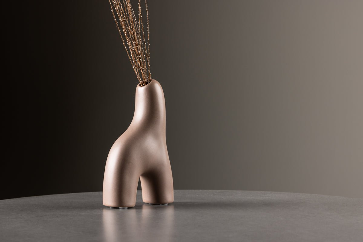 Vase Noara 16 cm – Skulpturalt Designobjekt aus Steingut