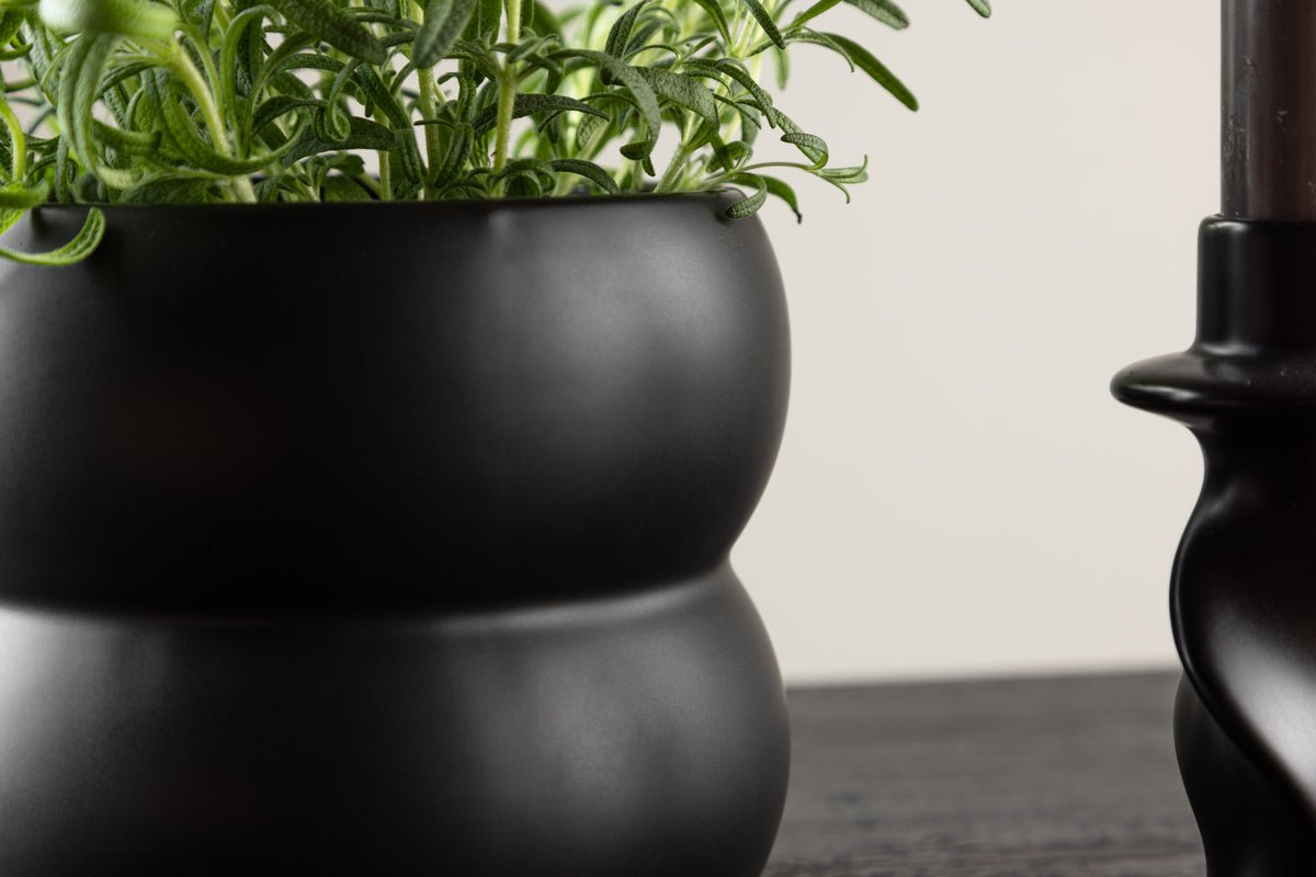 Flowerpot Orin - in a subtle design made of ceramic