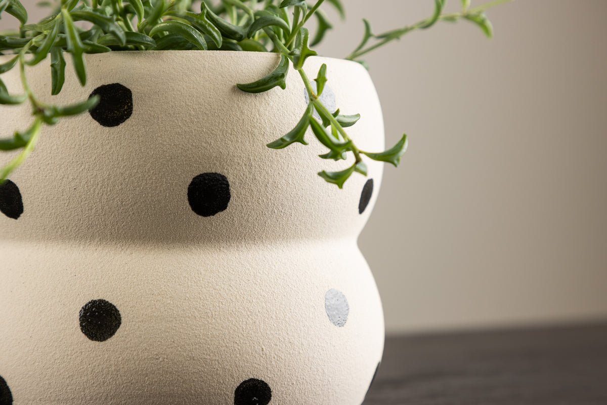 Flowerpot Orin - in a subtle design made of ceramic