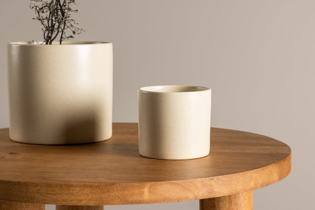 Flowerpot Lumen - in simple design made of ceramic