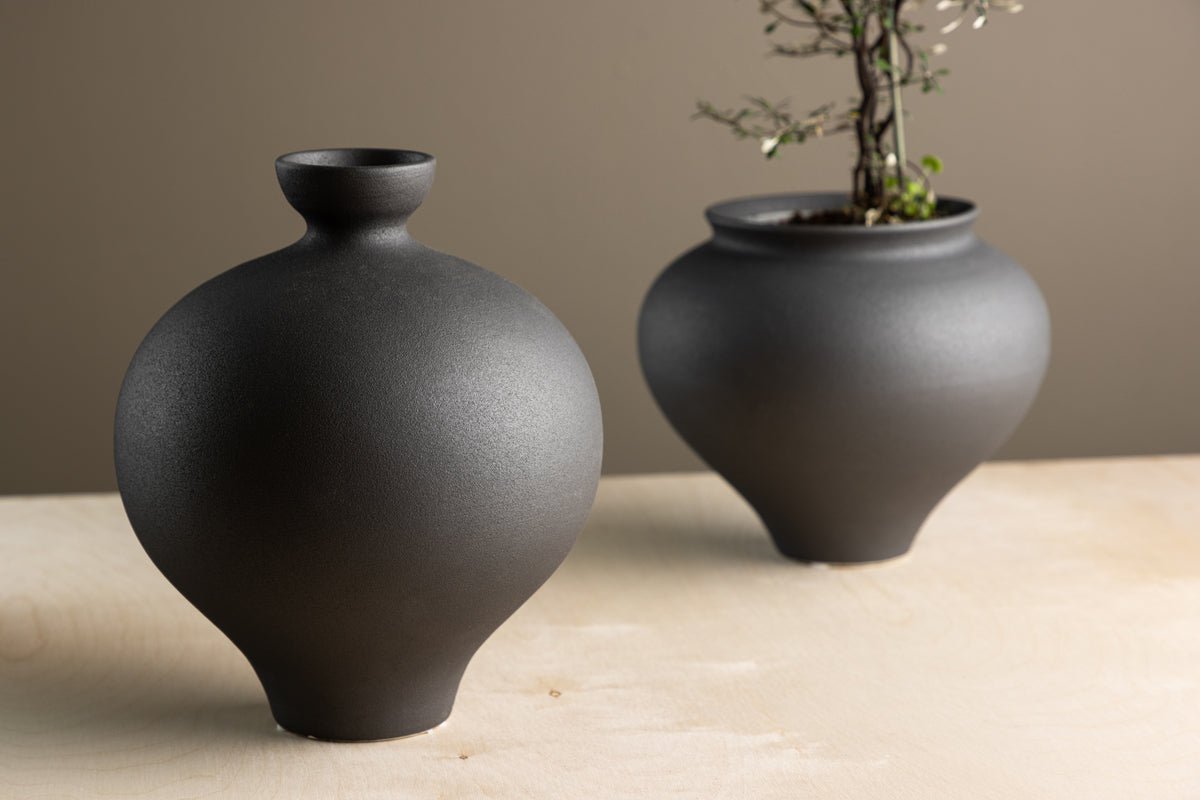 Vase Rellis Ø20 cm – Modern mat engem spilleresche Twist