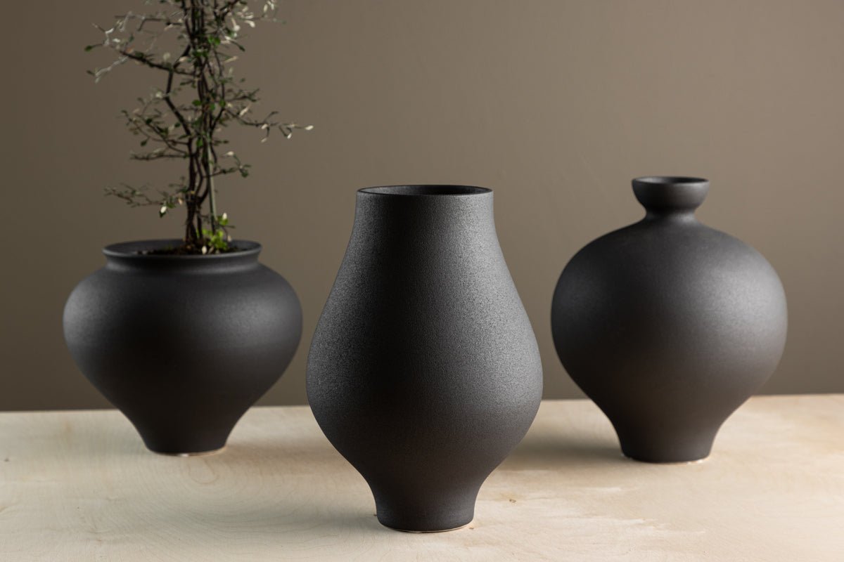 Vase Rellis Ø14 cm – Zäitlos Keramik mat feine Sprenkeleën