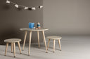 Kannerdug-Set Nordi – Dësch & 2 Hocker am skandinavesche Design