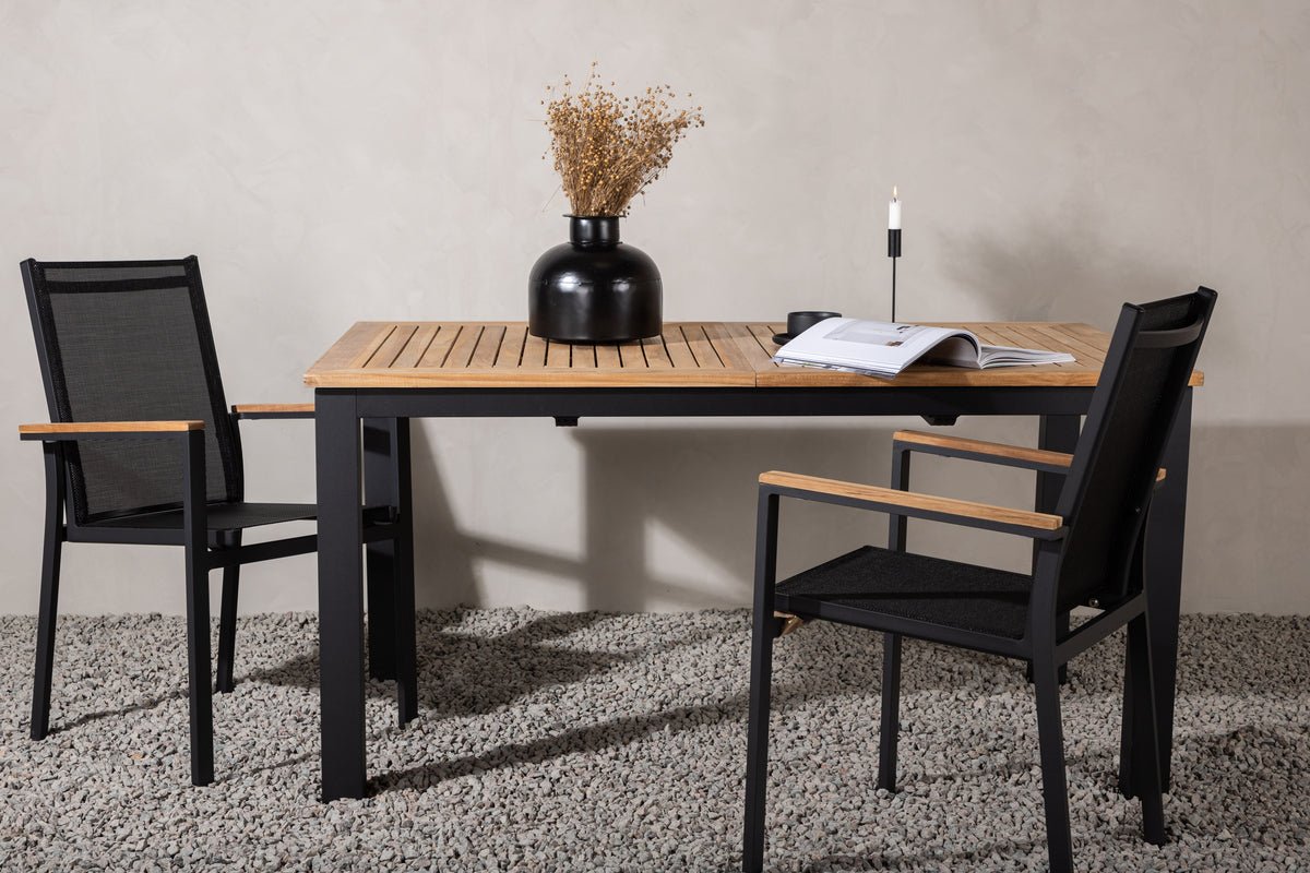 Garden table Lunea - an extendable dining table for outdoors