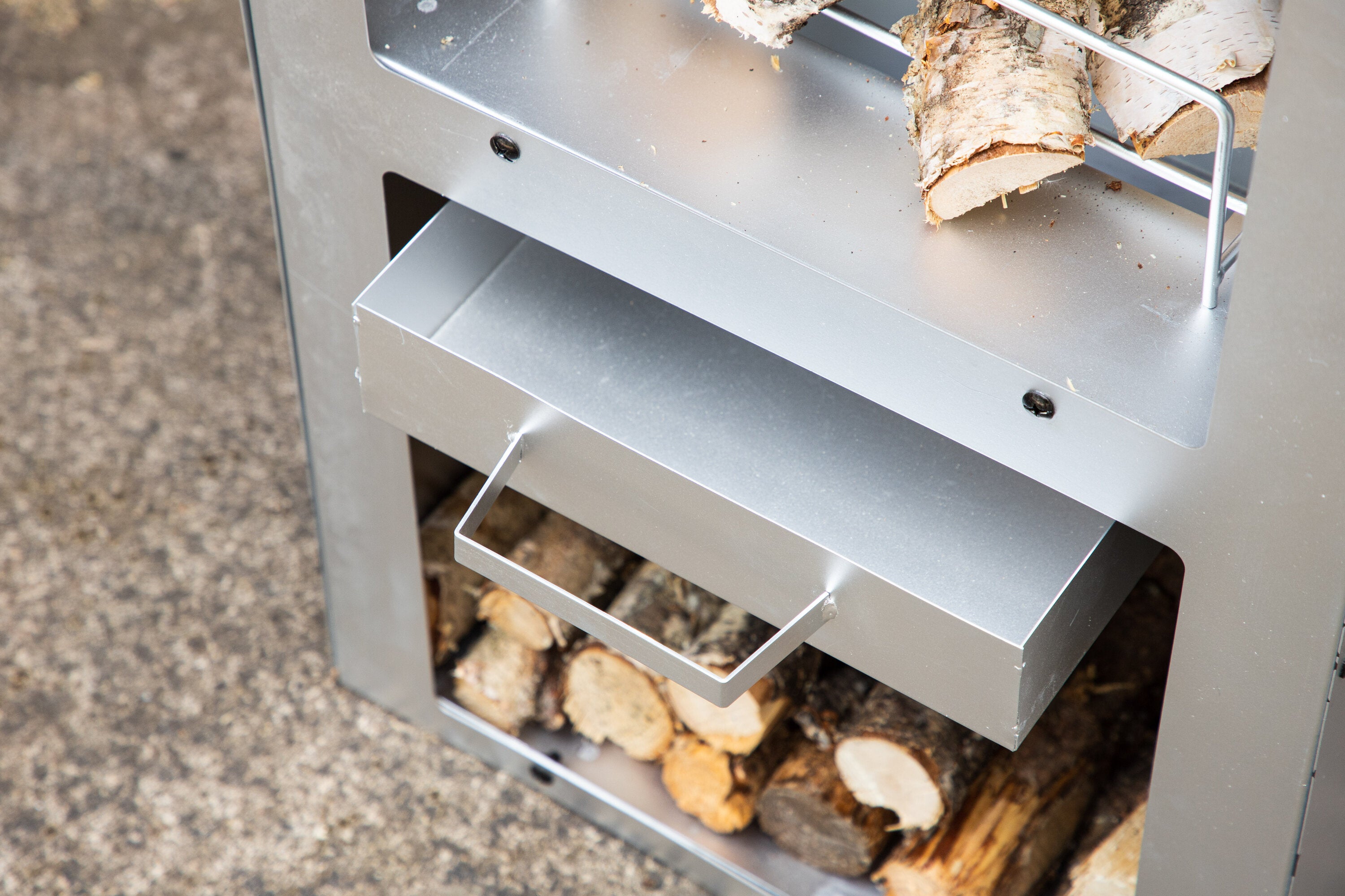 Terrassekamin Lio - aus sëlwerfaarwege Stahl