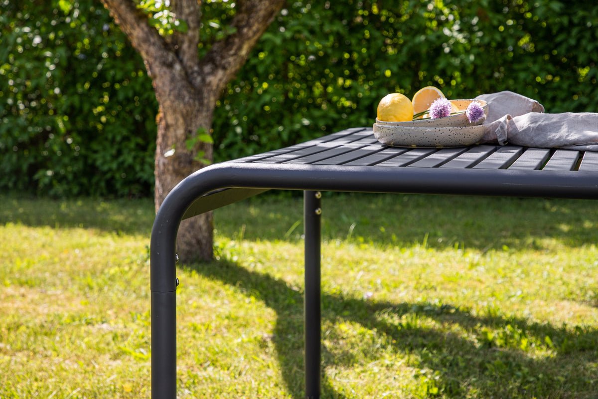 Garden table Melura - light, robust and weather-resistant