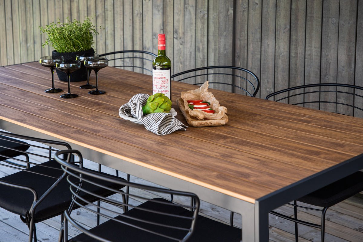 Gartentisch Tareen - eng harmonesch Kombinatioun aus Natierlechkeet a Stabilitéit