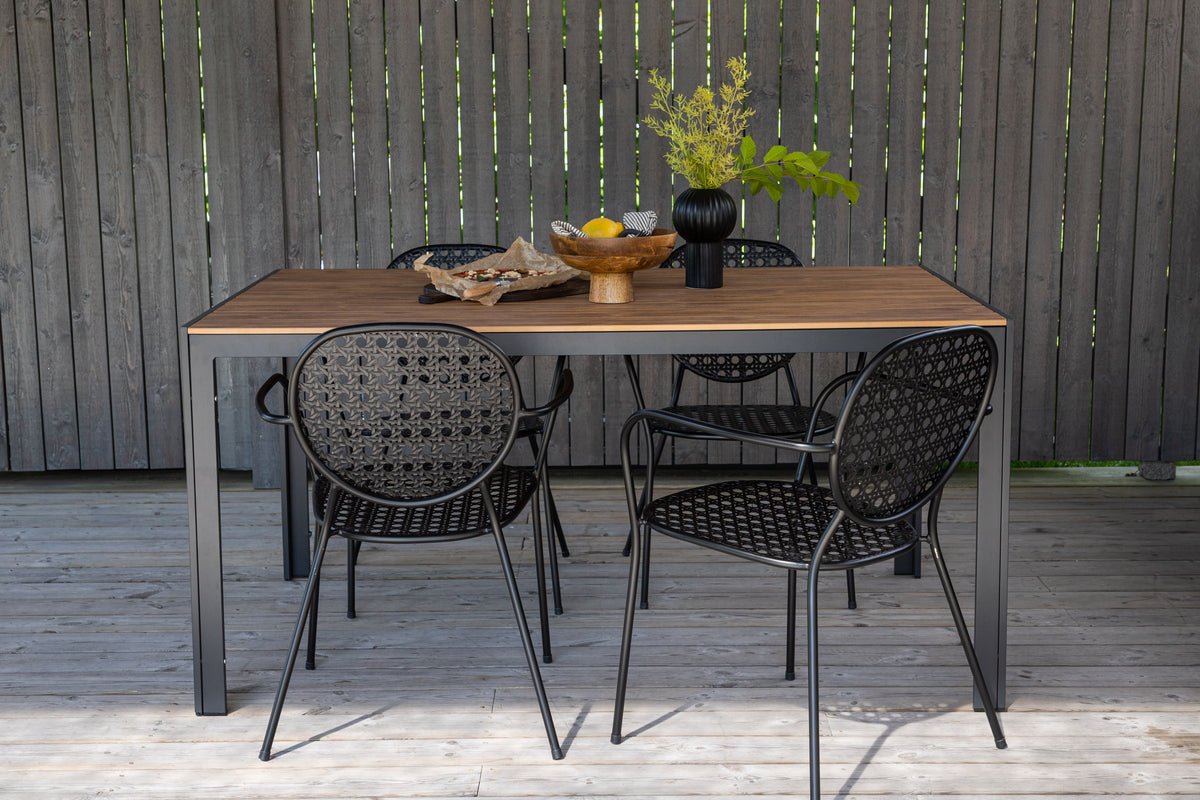 Gartentisch Tareen - eng harmonesch Kombinatioun aus Natierlechkeet a Stabilitéit